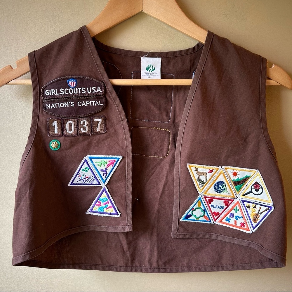Vintage 90s Girl Scout USA Vest Brownie Medium Nation’s Capital Patches Pin